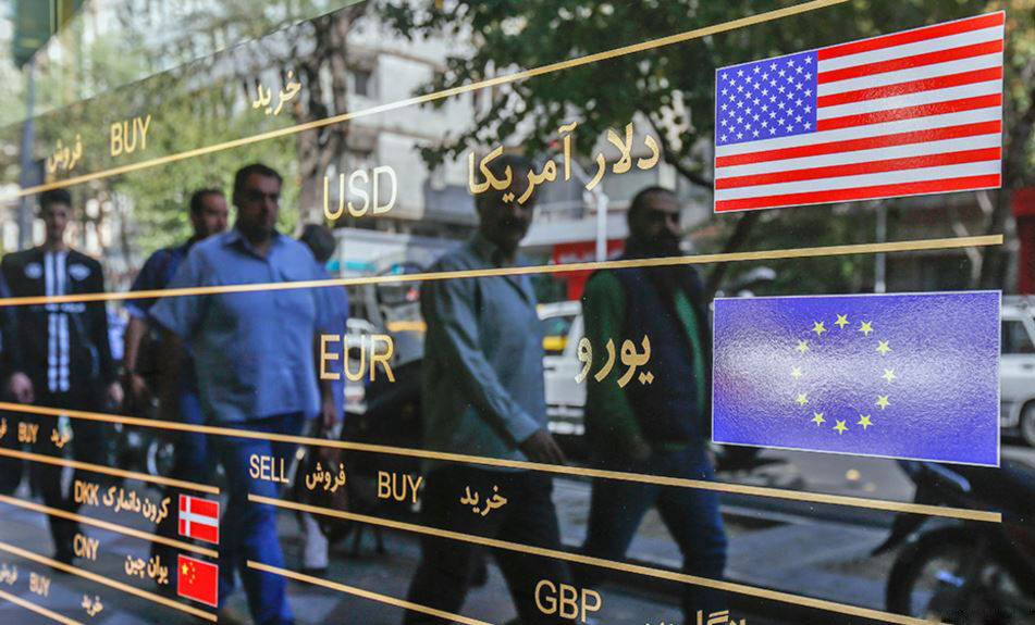قیمت دلار در بازار ایران و جهان سقوط کرد