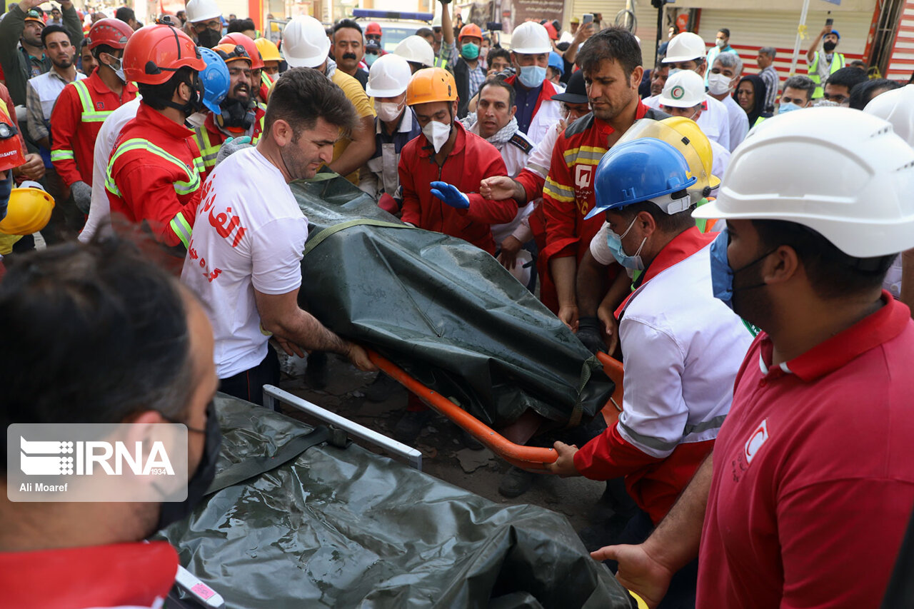 نهمین روز حادثه متروپل/ جان باختن ۳۴ نفر و درخواست بررسی قصور استاندار سابق