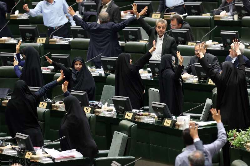 واکنش فعالان زن نسبت به رد پیشنهاد افزایش کرسی های زنان در مجلس