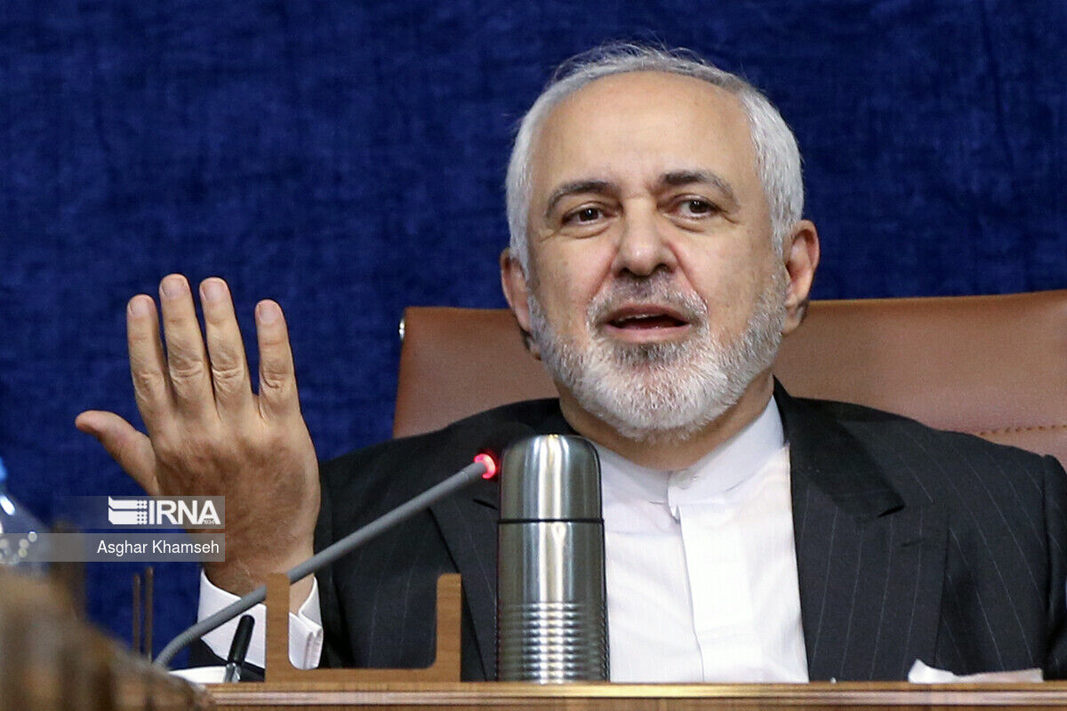 ظریف: امروز در جهان جنگ روایت‌ها زندگی می‌کنیم/اسرائیل مبدع تغییر روایت‌ها