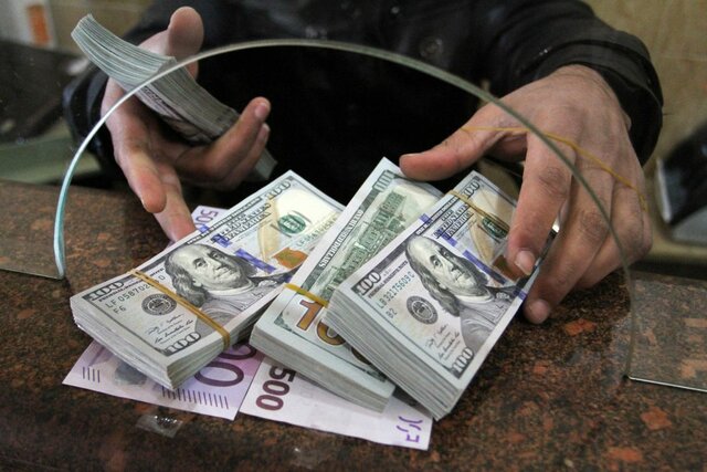 دلایل کاهش نرخ ارز در بازار آزاد/احتمال کاهش قیمت دلار تا ۱۰ هزار تومان